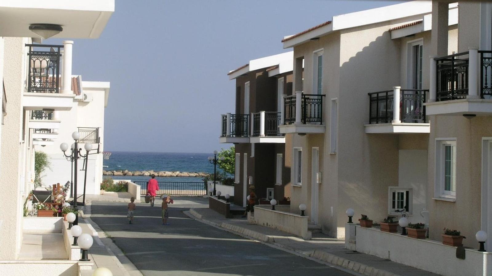 Philippou Beach Villas & Apartments Ларнака Экстерьер фото